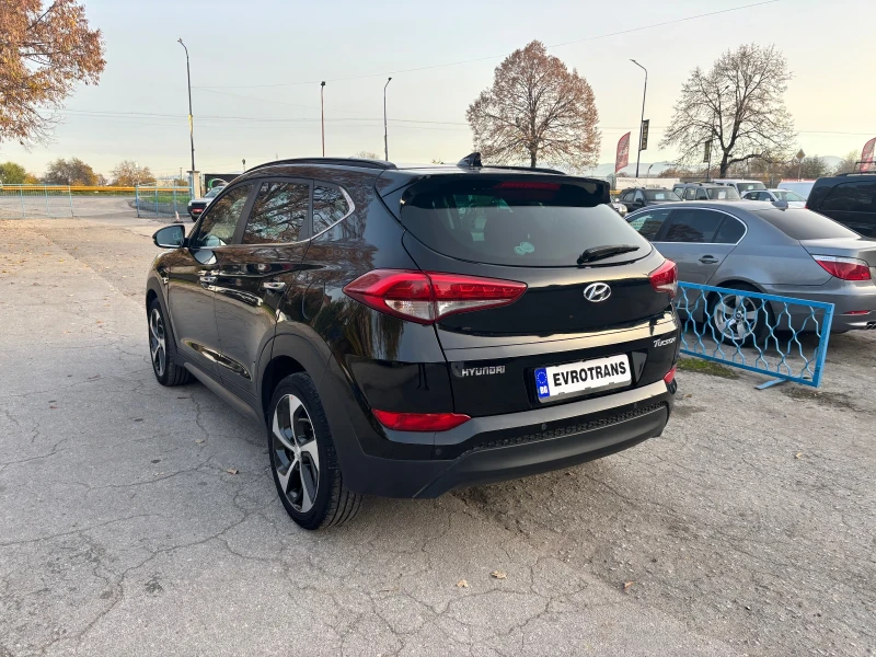 Hyundai Tucson 1.7 crdi / Автомат/Navi/Панорама/Keyless-go, снимка 5 - Автомобили и джипове - 52433271