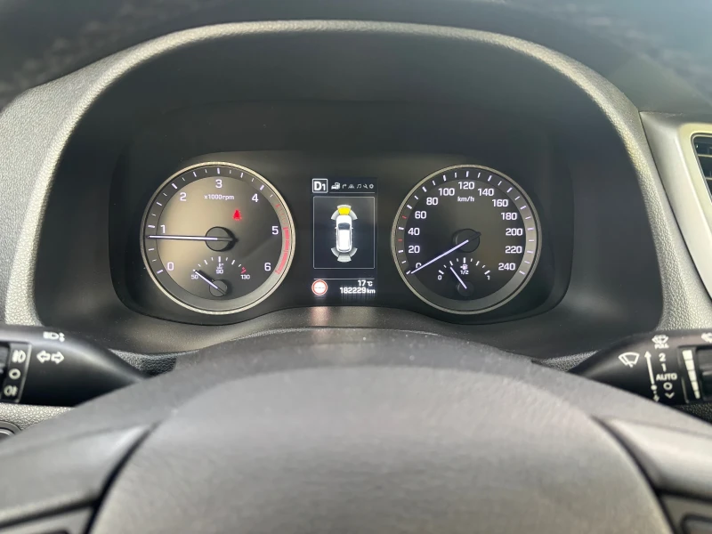 Hyundai Tucson 1.7 crdi / Автомат/Navi/Панорама/Keyless-go, снимка 14 - Автомобили и джипове - 52433271