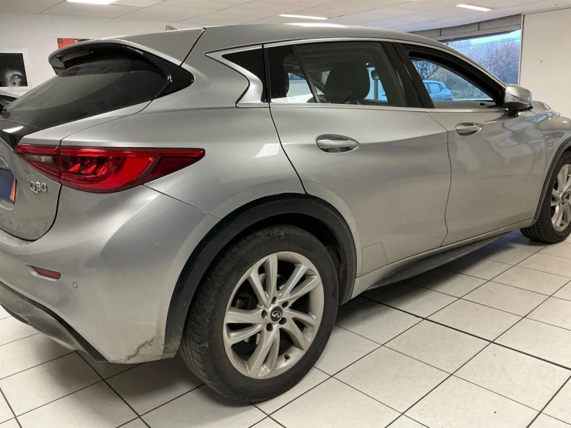 Infiniti Q30 2.2d Bose/Сервизна история/Отопление на седалките, снимка 3 - Автомобили и джипове - 52996593