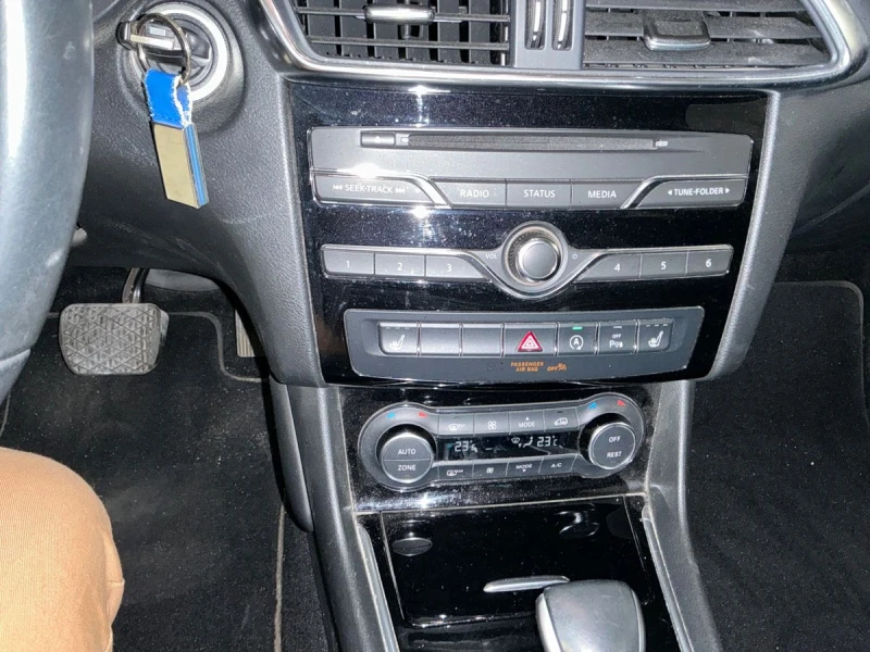 Infiniti Q30 2.2d Bose/Сервизна история/Отопление на седалките, снимка 10 - Автомобили и джипове - 52996593