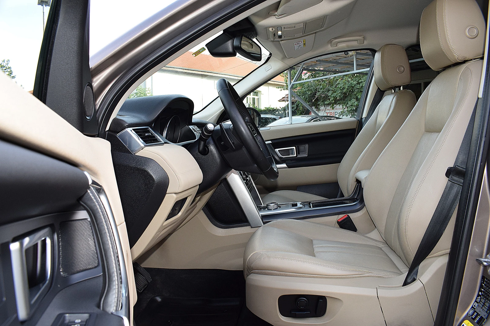 Land Rover Discovery Sport 2.0ШВЕЙЦАРИЯ/КОЖА/НАВИ/LANE ASSIST/4x4 - изображение 6