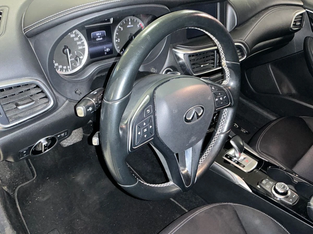 Infiniti Q30 2.2d Bose/Сервизна история/Отопление на седалките - изображение 5