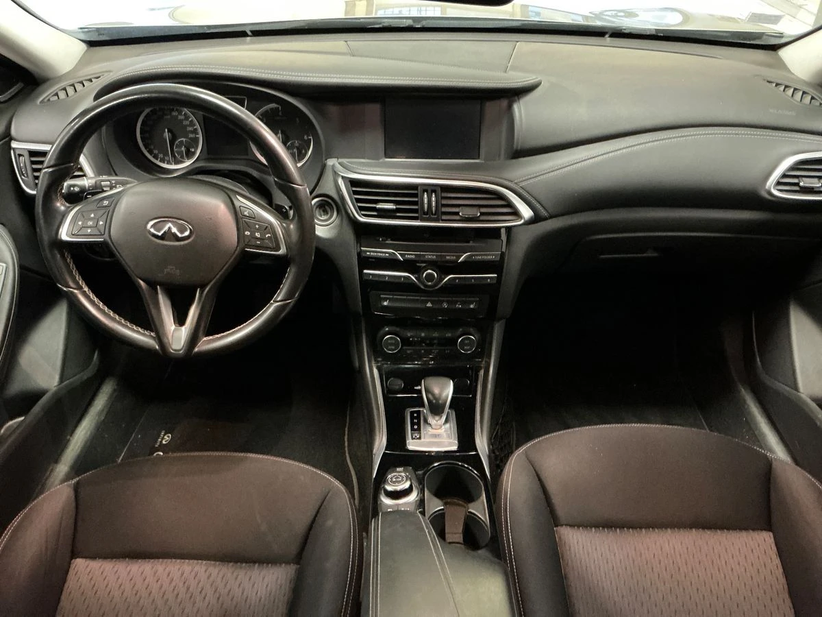 Infiniti Q30 2.2d Bose/Сервизна история/Отопление на седалките - изображение 7