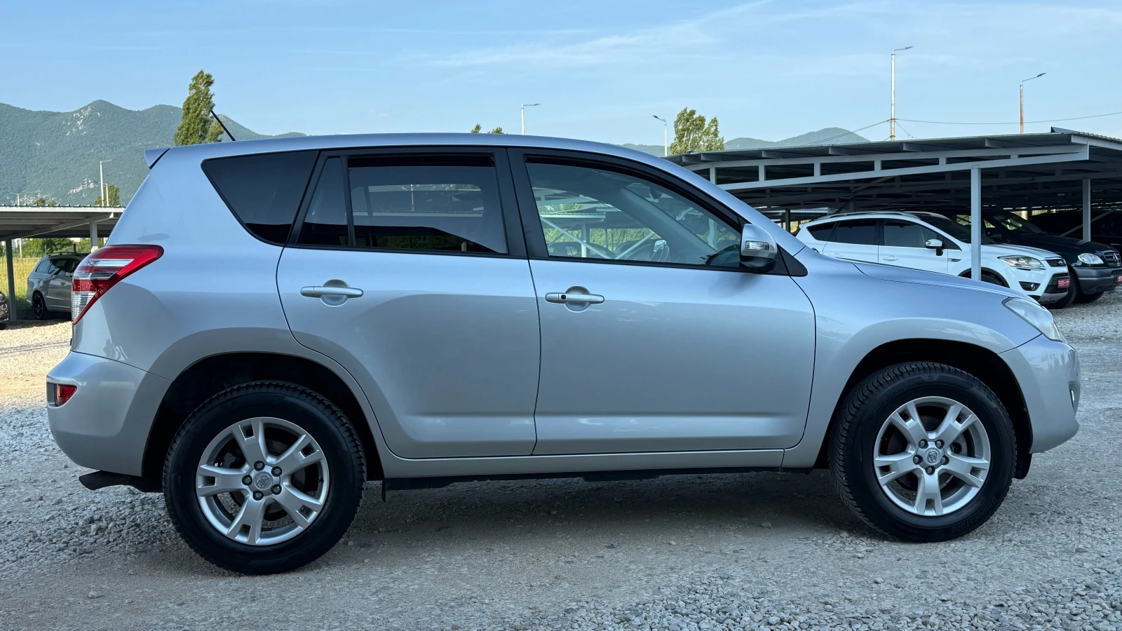 Toyota Rav4 2.2D4D-150кс/Key less/Face/EURO 5/ВНОС ОТ ИТАЛИЯ, снимка 4 - Автомобили и джипове - 54891318