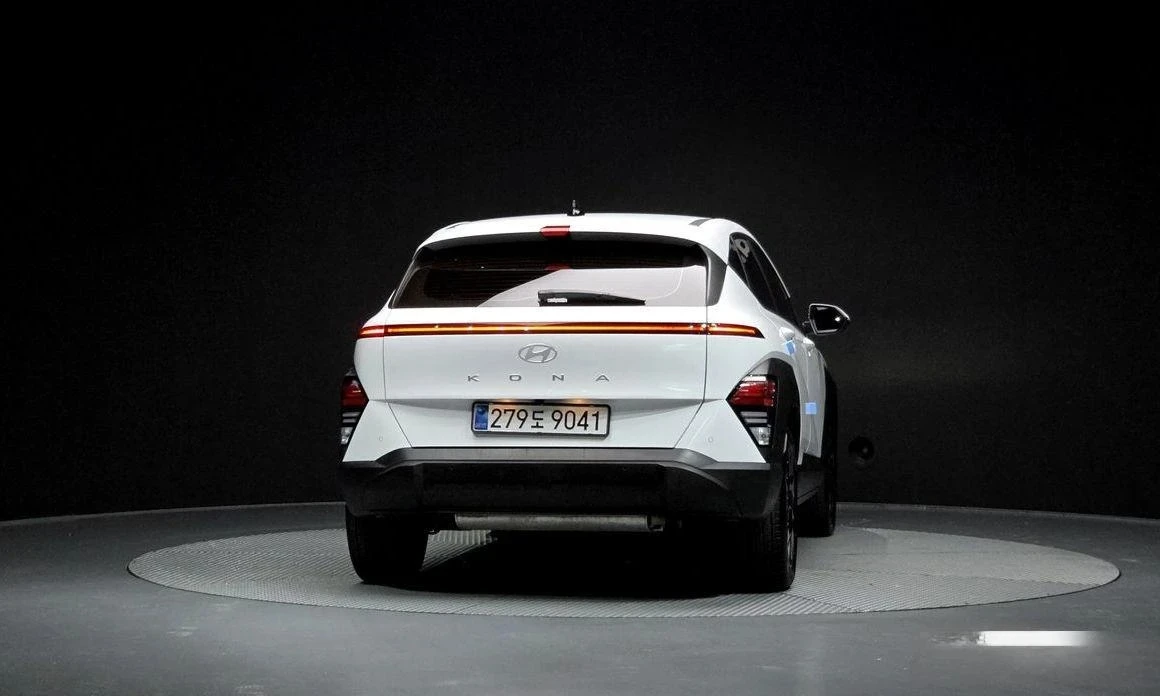 Hyundai Kona | АВТОФИНАНСИРАНЕ | ФИКСИРАНА ЦЕНА ДО БЪЛГАРИЯ, снимка 3 - Автомобили и джипове - 55192352