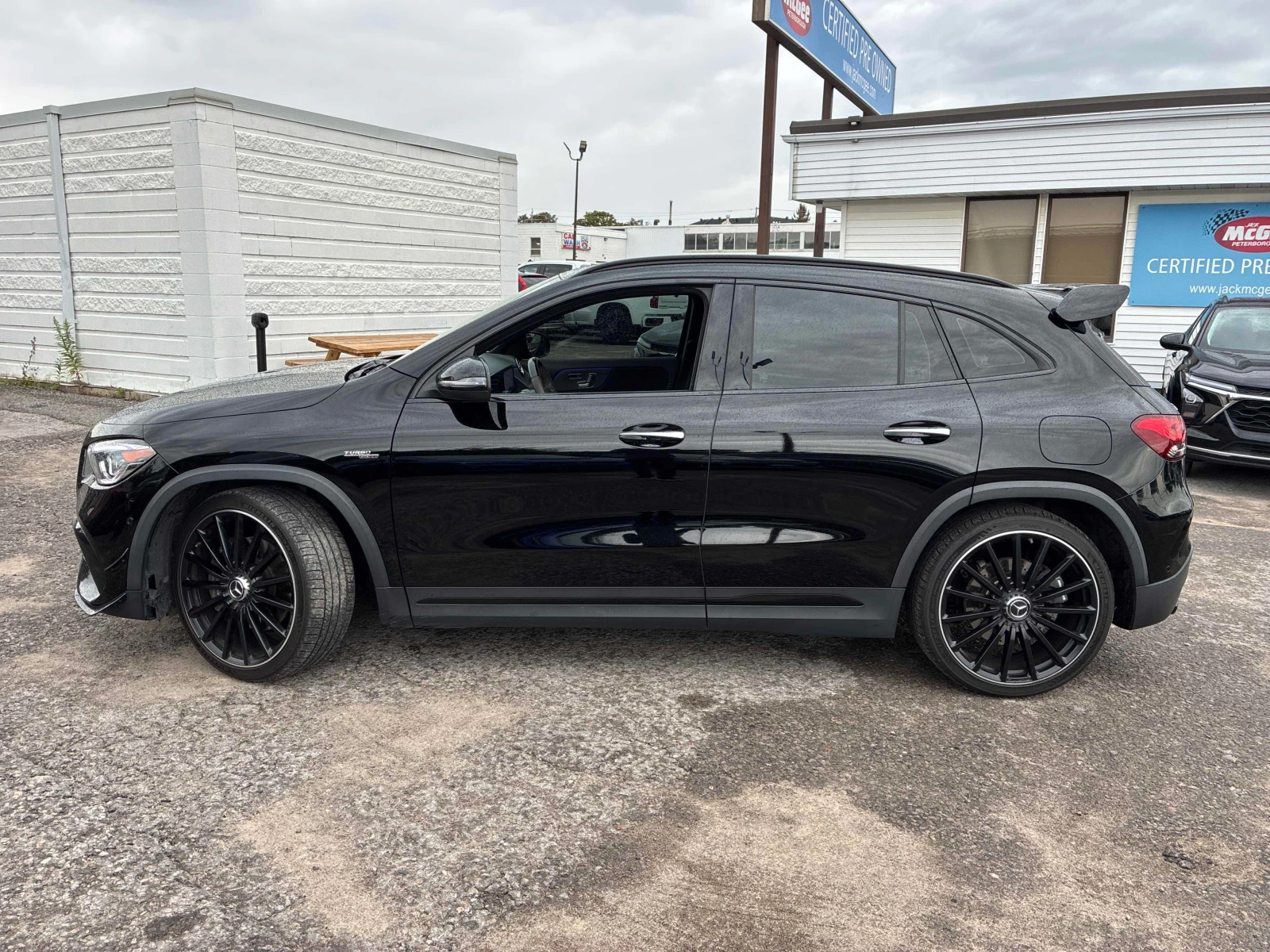 Mercedes-Benz GLA 45 AMG 4MATIC* DIS* BURMESTER* AMBIENT, снимка 16 - Автомобили и джипове - 56110434