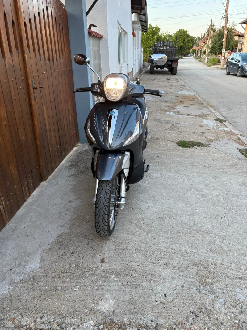 Piaggio Beverly 300 ABS ASR, снимка 3 - Мотоциклети и мототехника - 51968741