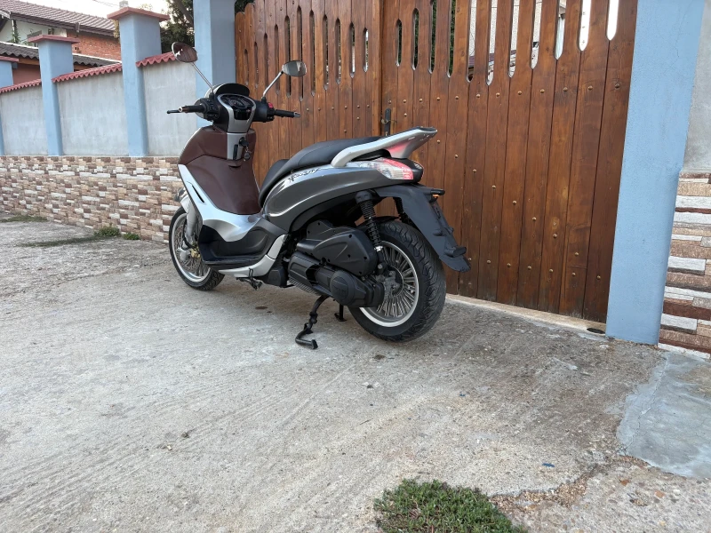Piaggio Beverly 300 ABS ASR, снимка 4 - Мотоциклети и мототехника - 51968741