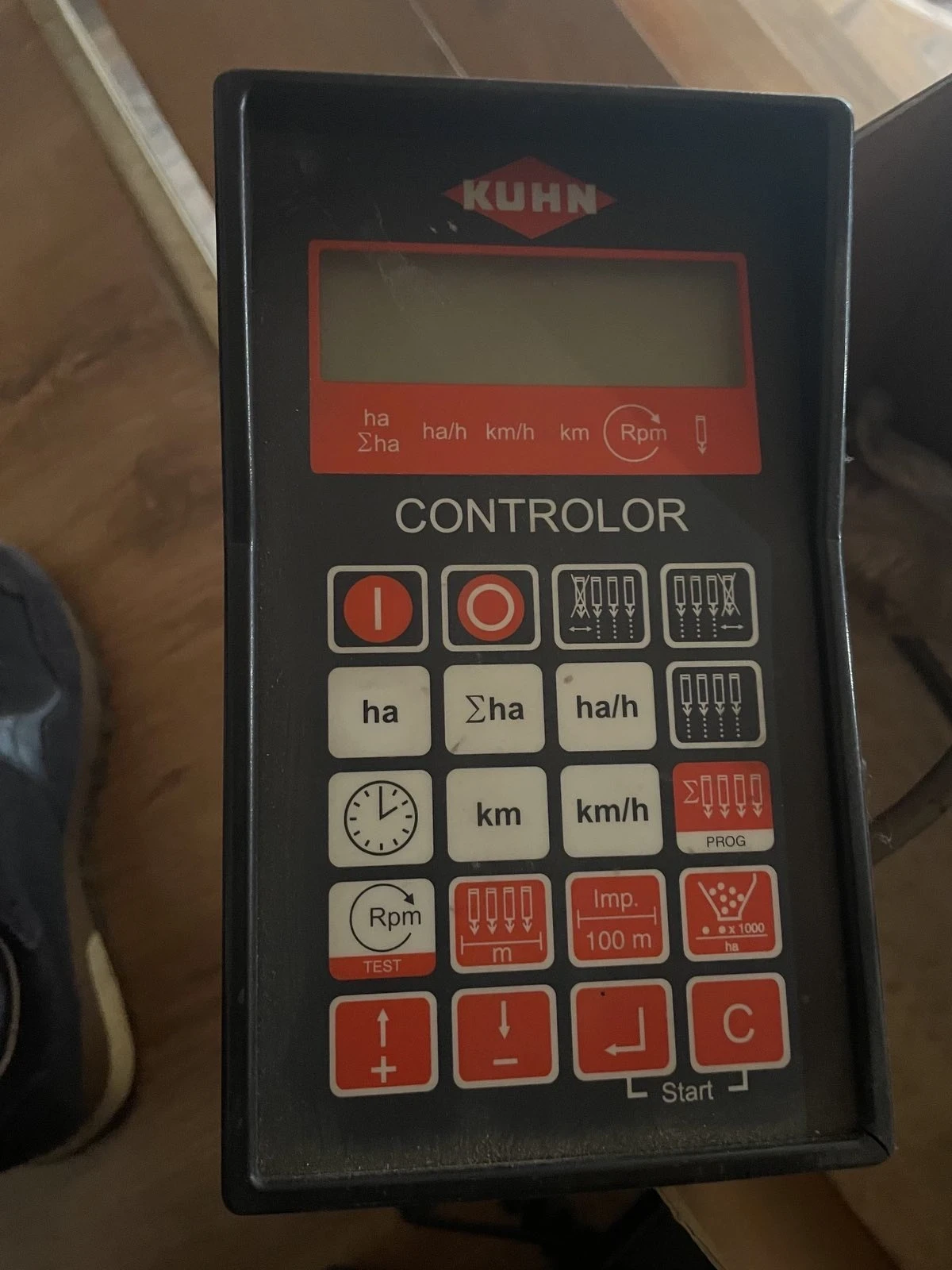 ������ KUHN | Mobile.bg � ����������� 6
