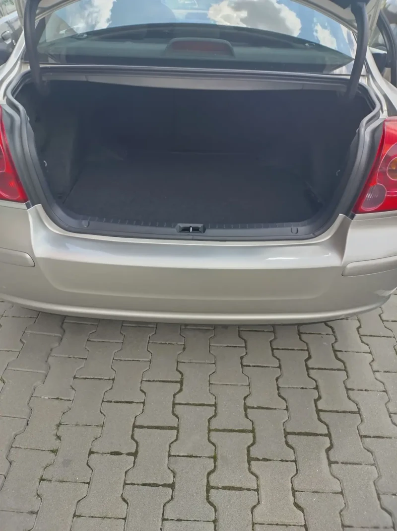 Toyota Avensis 1.8 , снимка 4 - Автомобили и джипове - 53258944