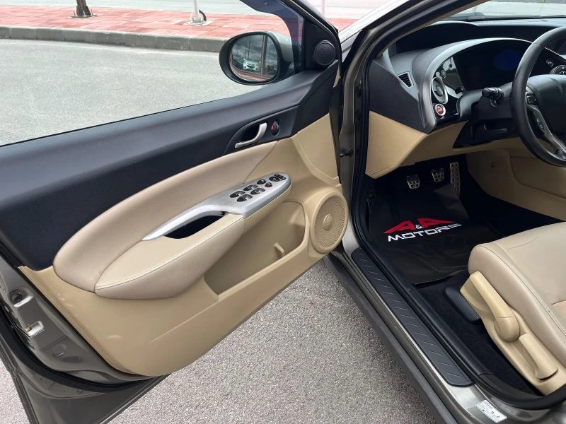 Honda Civic 1.8-140к.с.;ПОДГРЕВ; ПАНОРАМА;КОЖА, снимка 6 - Автомобили и джипове - 50431408