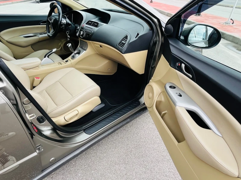 Honda Civic 1.8-140к.с.;ПОДГРЕВ; ПАНОРАМА;КОЖА, снимка 9 - Автомобили и джипове - 50431408