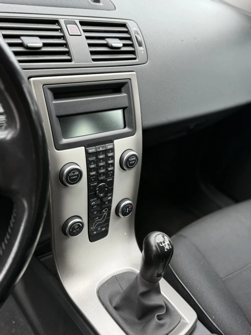 Volvo V50 Дизел, снимка 7 - Автомобили и джипове - 52772819