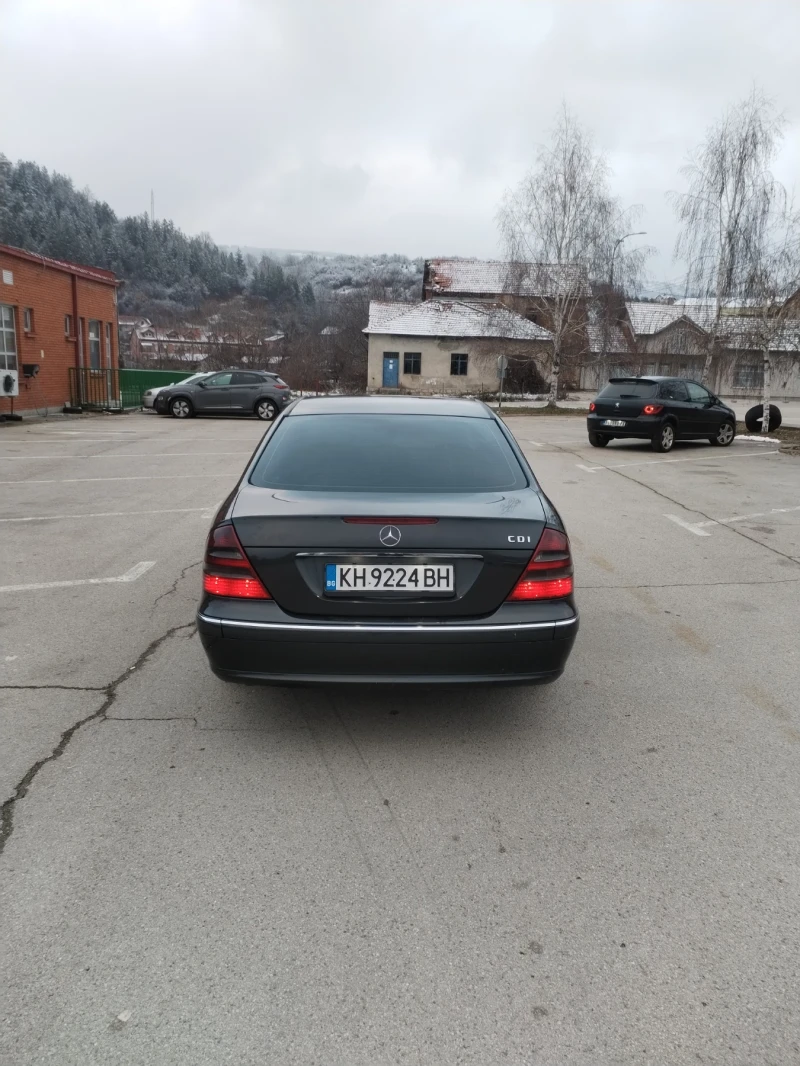 Mercedes-Benz E 220, снимка 6 - Автомобили и джипове - 52965787