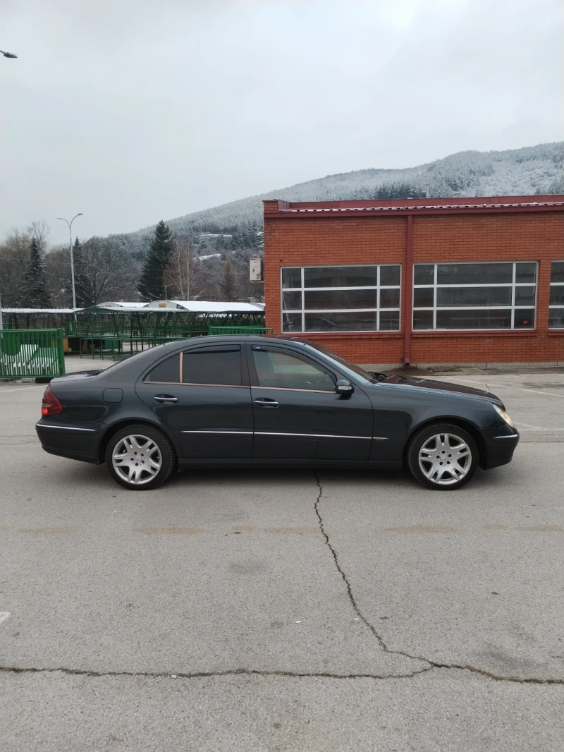 Mercedes-Benz E 220, снимка 4 - Автомобили и джипове - 52965787