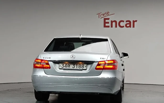 Mercedes-Benz E 220 Avantgarde - изображение 4