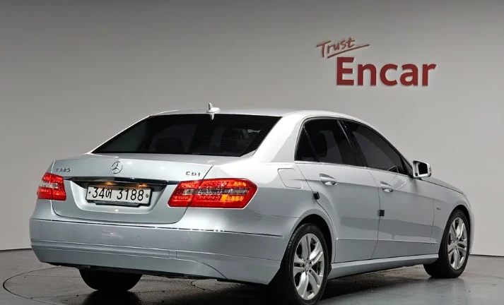 Mercedes-Benz E 220 Avantgarde - изображение 2