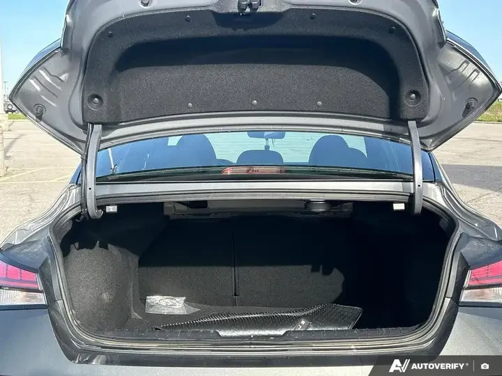 Hyundai Elantra N Line Ultimate Fwd | 2 Keys| Leather | CARFAX, снимка 9 - Автомобили и джипове - 54784381