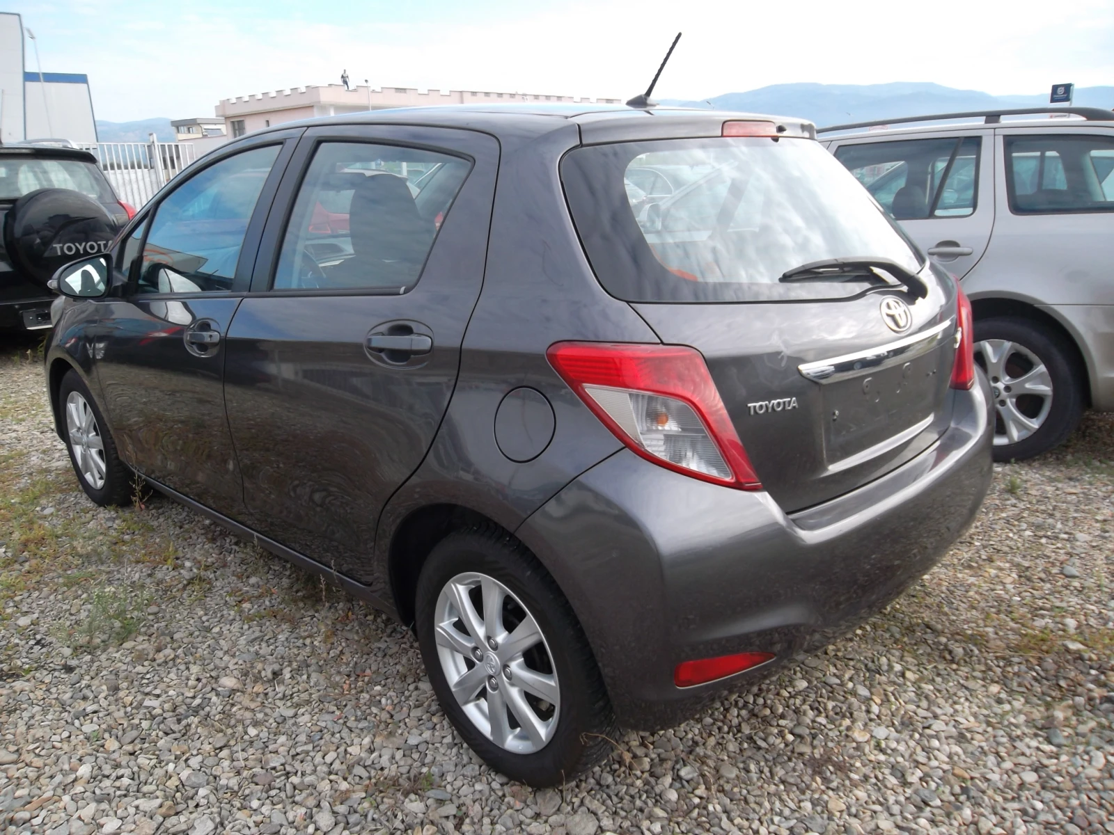 Toyota Yaris 1.0 vvti - изображение 5