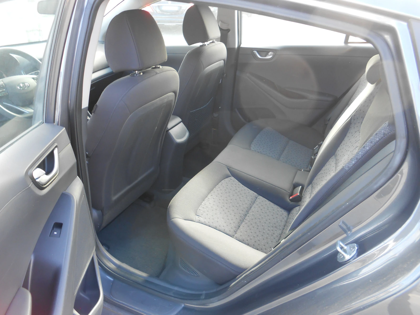 Hyundai Ioniq 1.6i-Hybrid-Euro-6D-Navi-Kamera | Mobile.bg — изображение 16