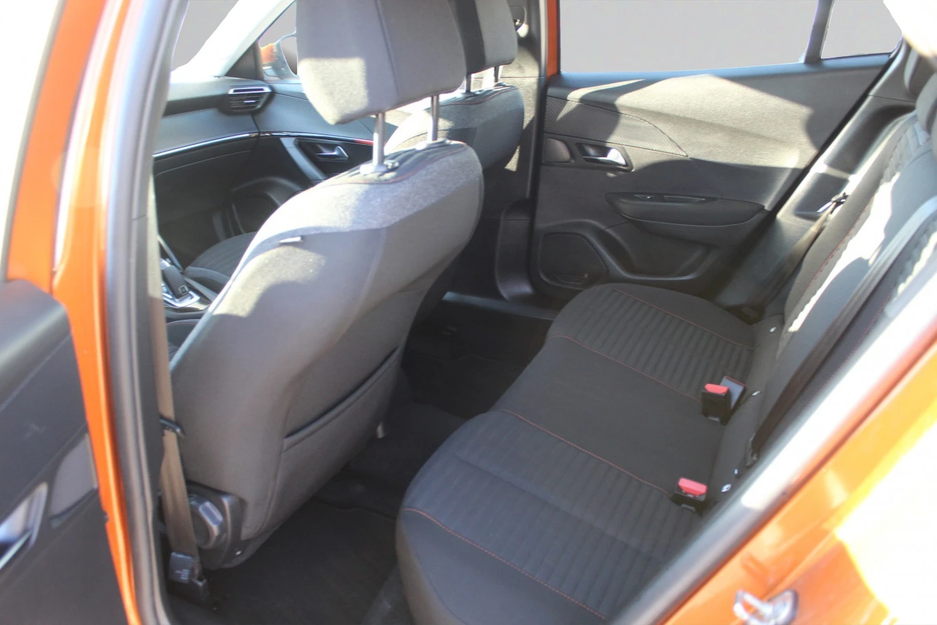 Peugeot 2008 ACTIVE PACK 1.2 PureTech 130 EAT8 EURO6//2110R02 - изображение 6
