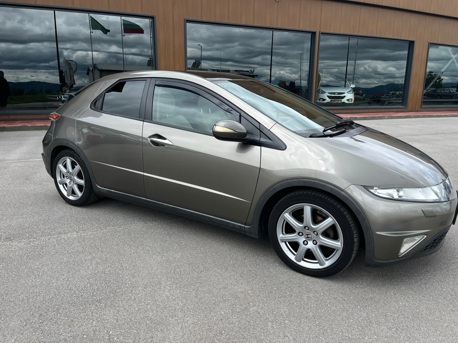 Honda Civic 1.8-140к.с.;ПОДГРЕВ; ПАНОРАМА;КОЖА - изображение 5