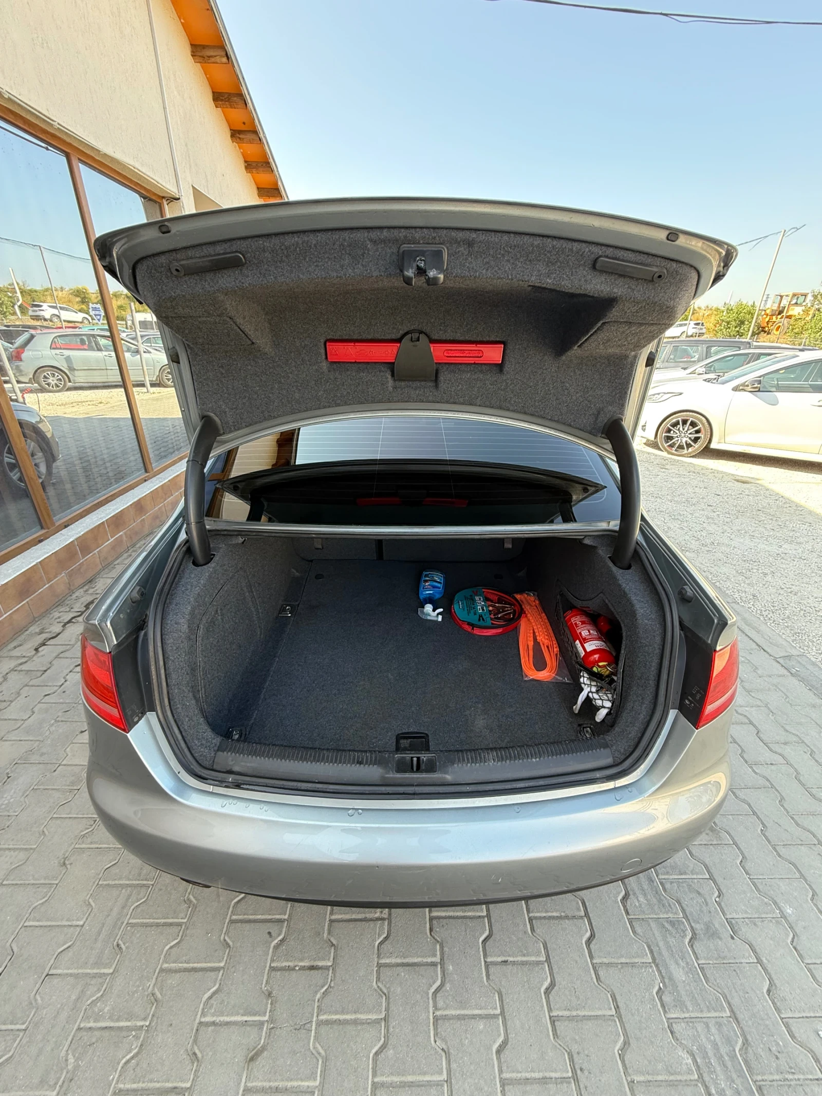 Audi A4 2.0* Всичко платено* Топ* Клима* Нави* Регистриран - изображение 10