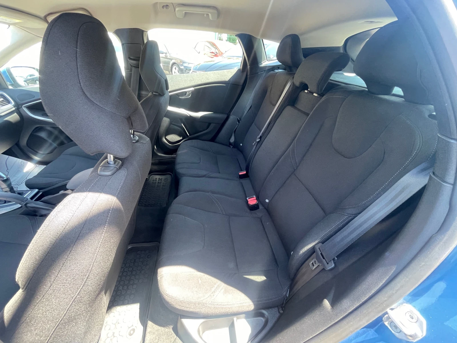 Volvo V40 D2* Камера* 6 Скорости - изображение 10