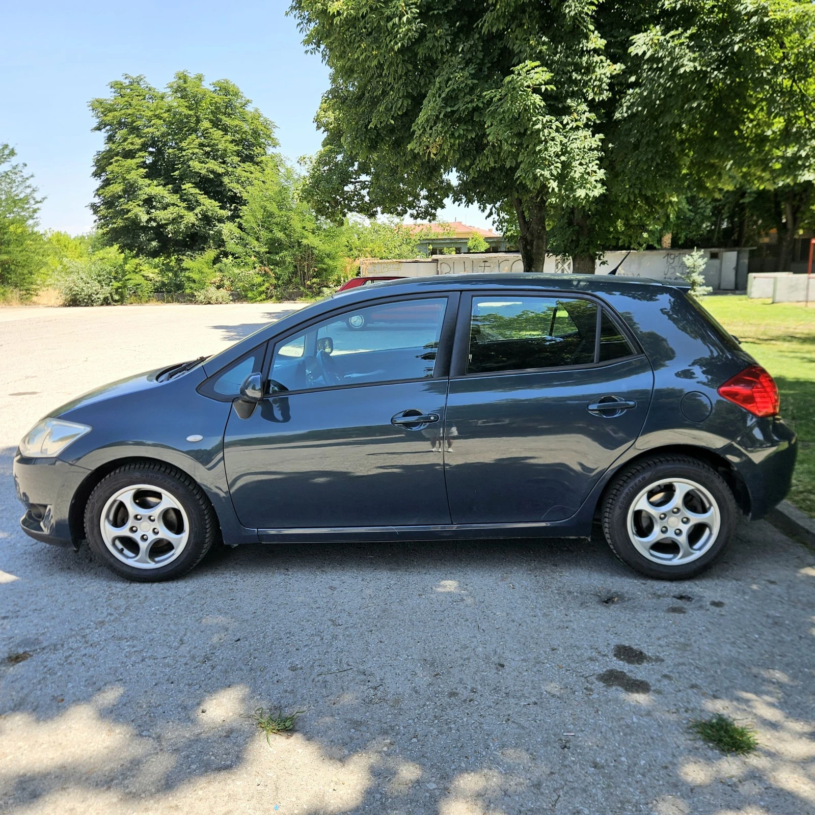 Toyota Auris  - изображение 3