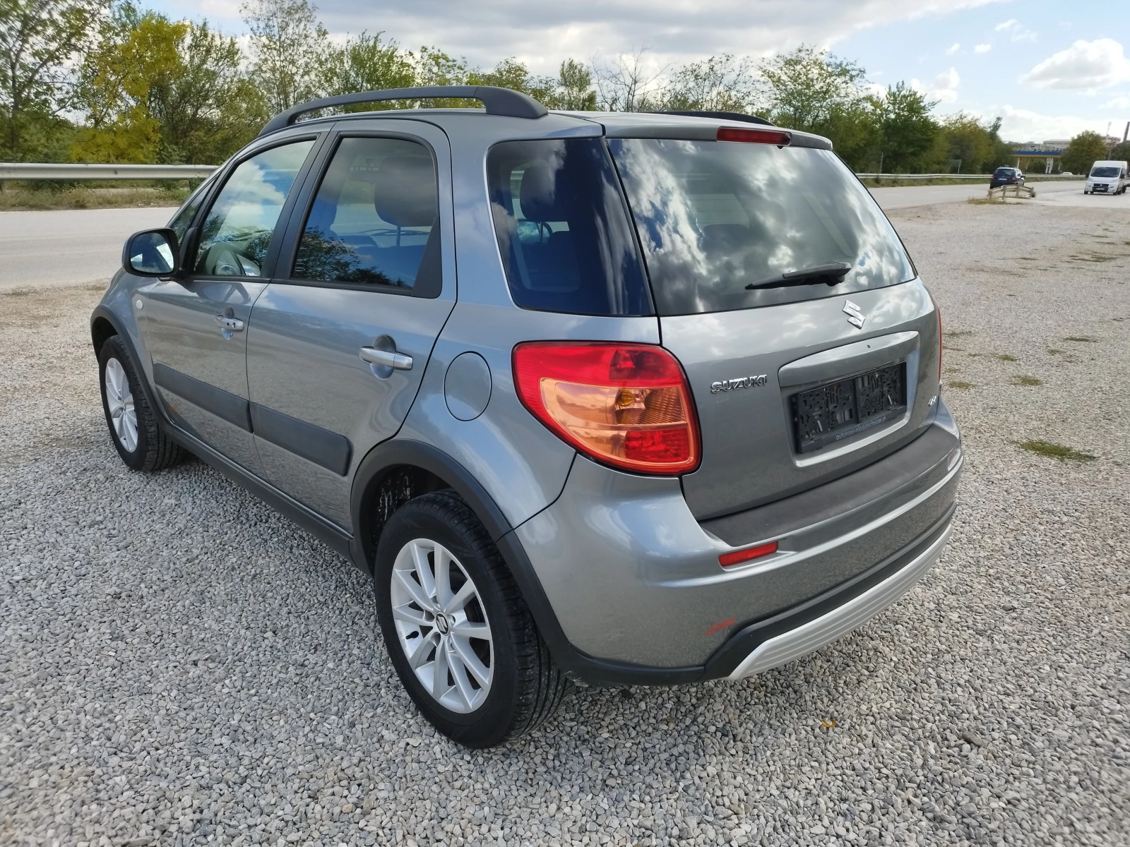 Suzuki SX4 1.6 i 107kc - изображение 3