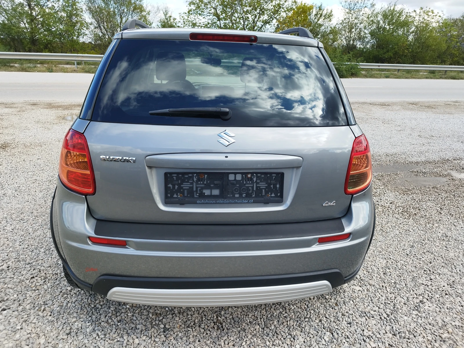 Suzuki SX4 1.6 i 107kc - изображение 4