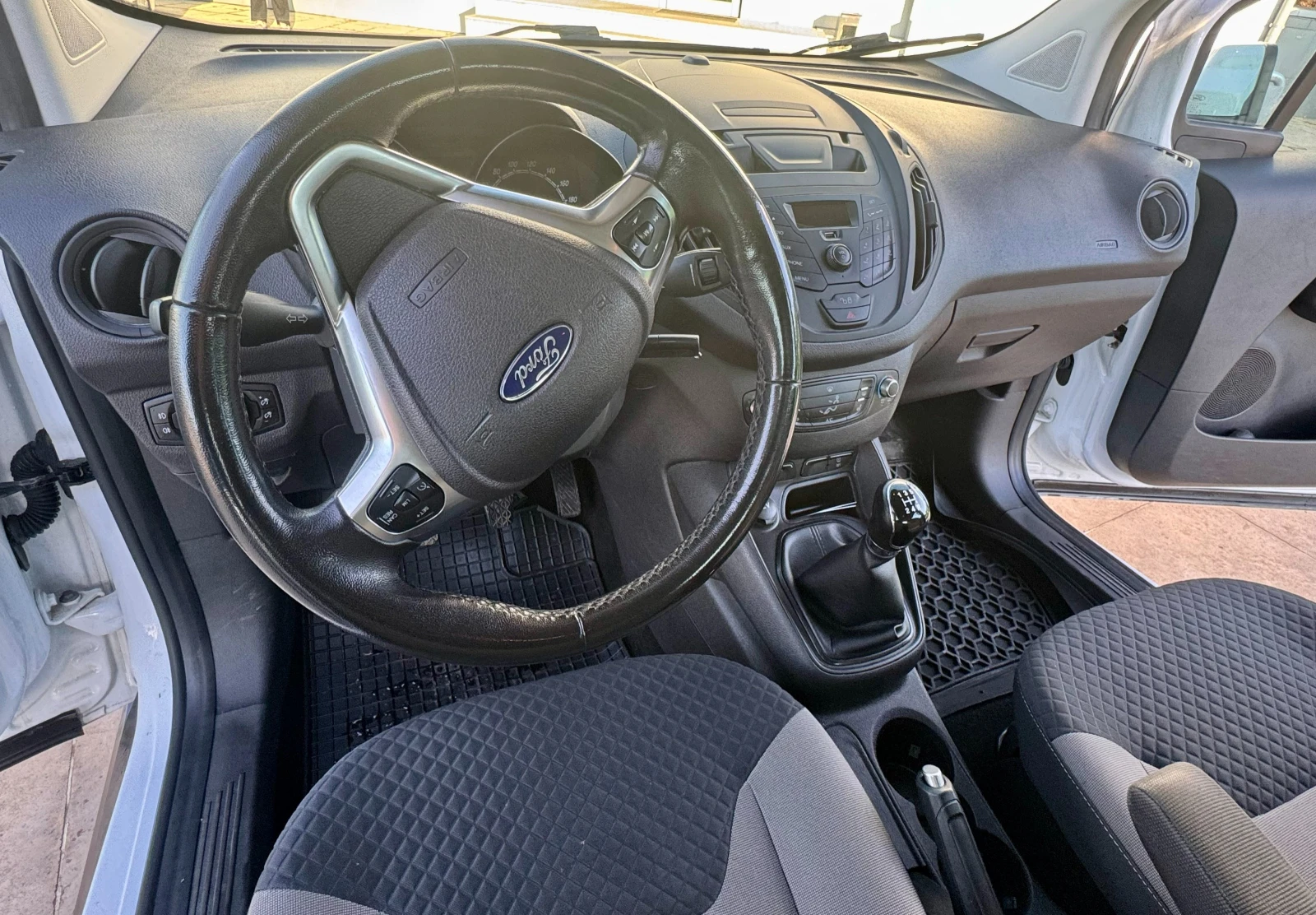 Ford Courier  - изображение 8