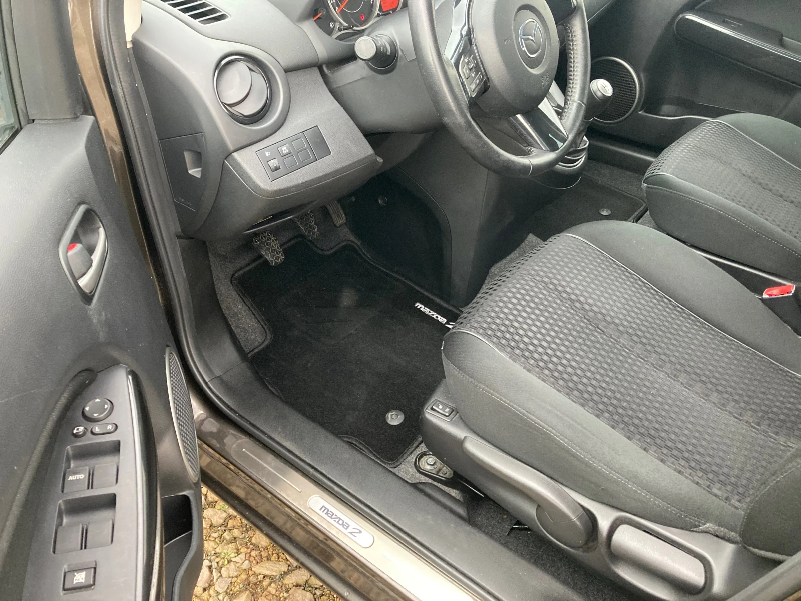 Mazda 2 1.3i - изображение 5