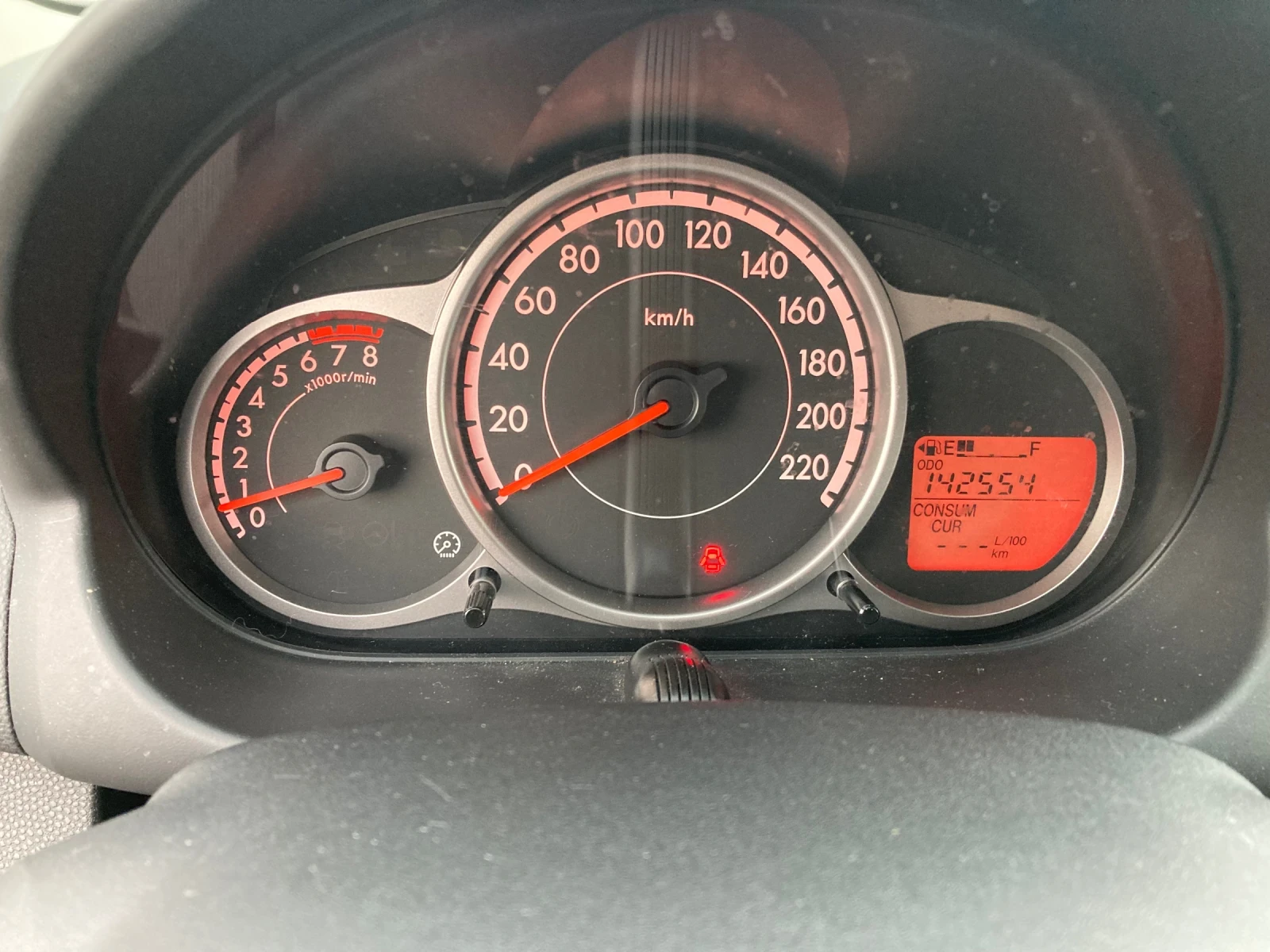 Mazda 2 1.3i, снимка 12 - Автомобили и джипове - 53739956