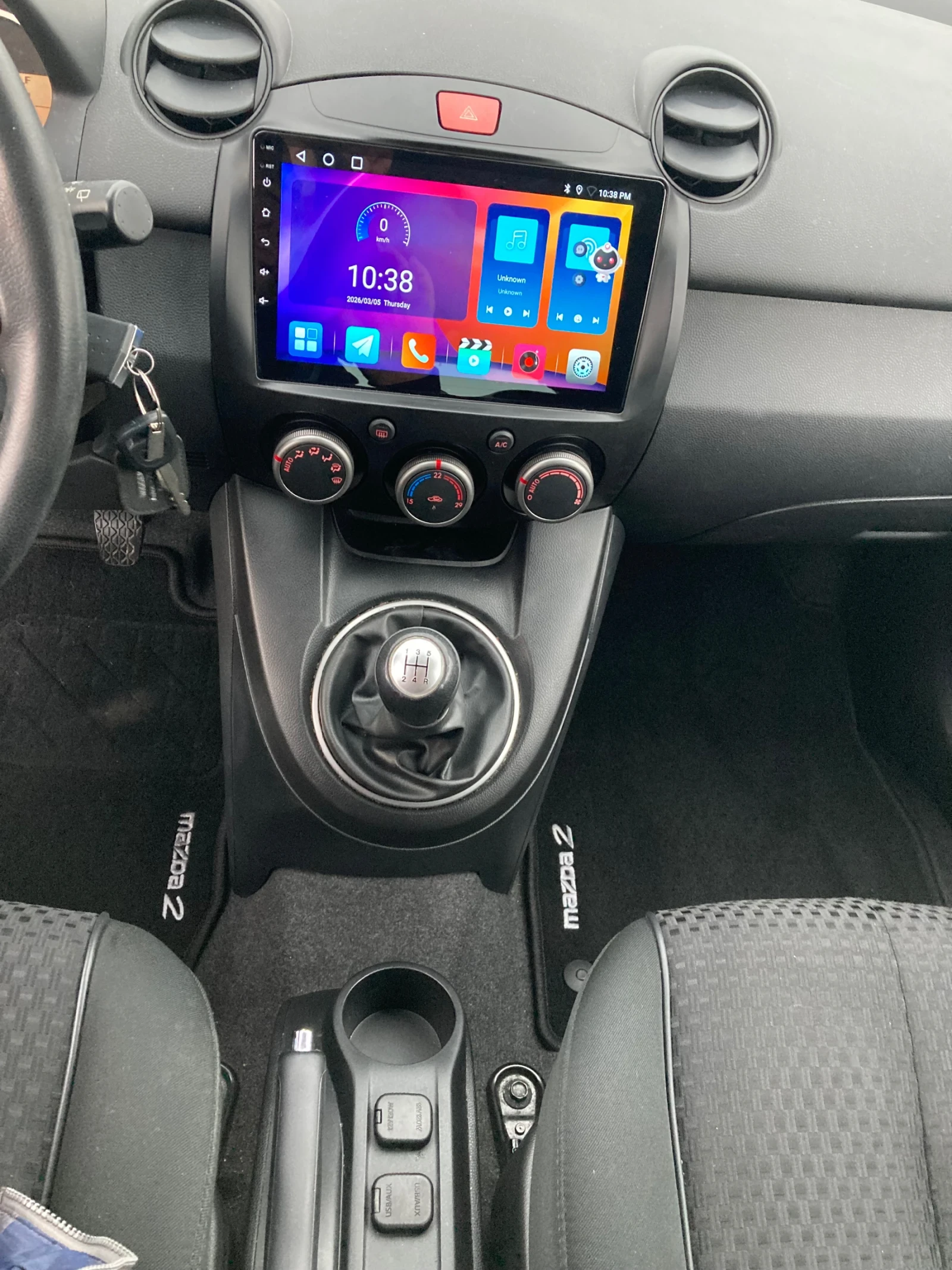 Mazda 2 1.3i, снимка 13 - Автомобили и джипове - 53739956