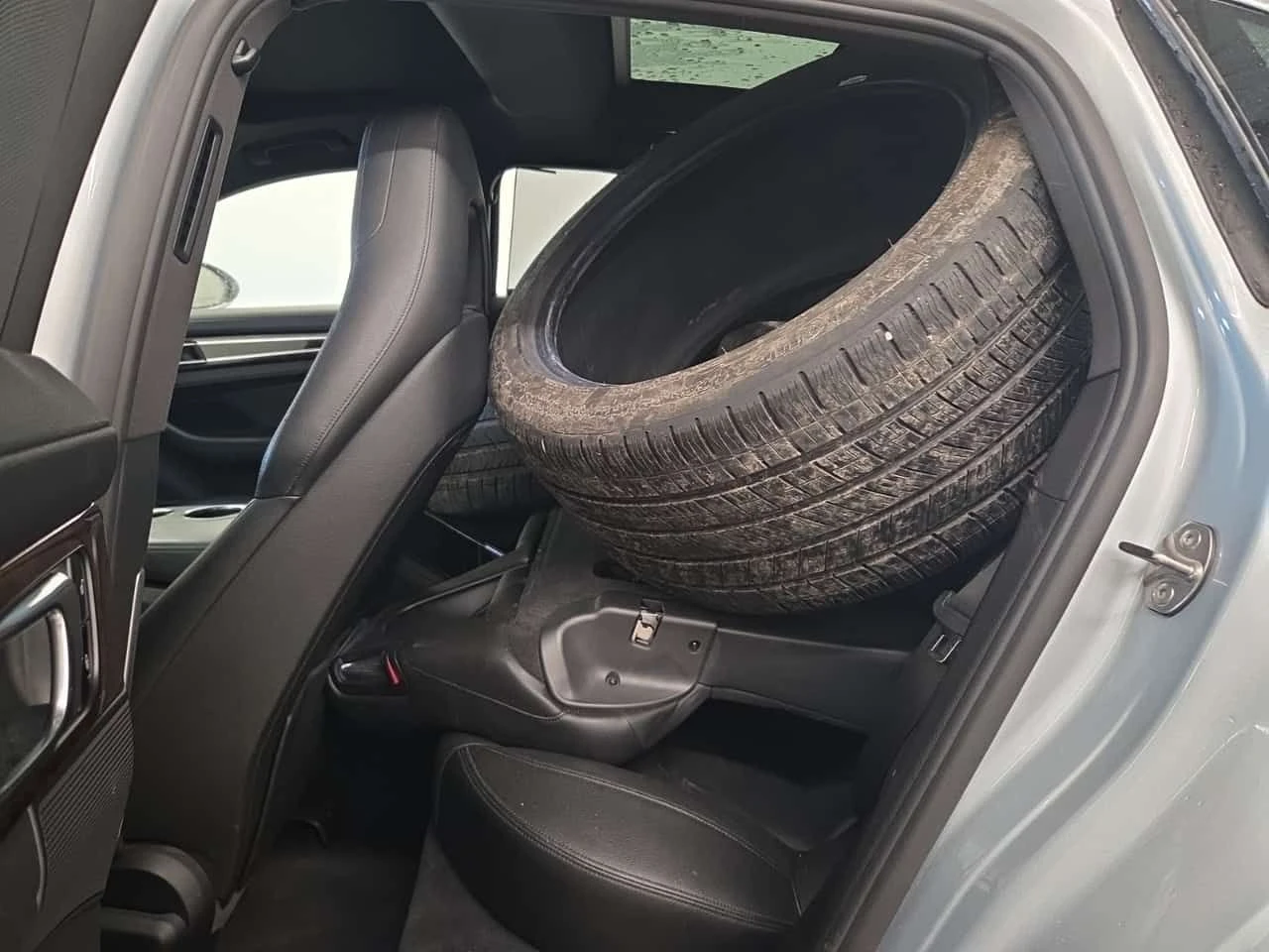 Porsche Panamera 4S | KEYLESS | ПОДГРЕВИ | CARFAX, снимка 12 - Автомобили и джипове - 53940194