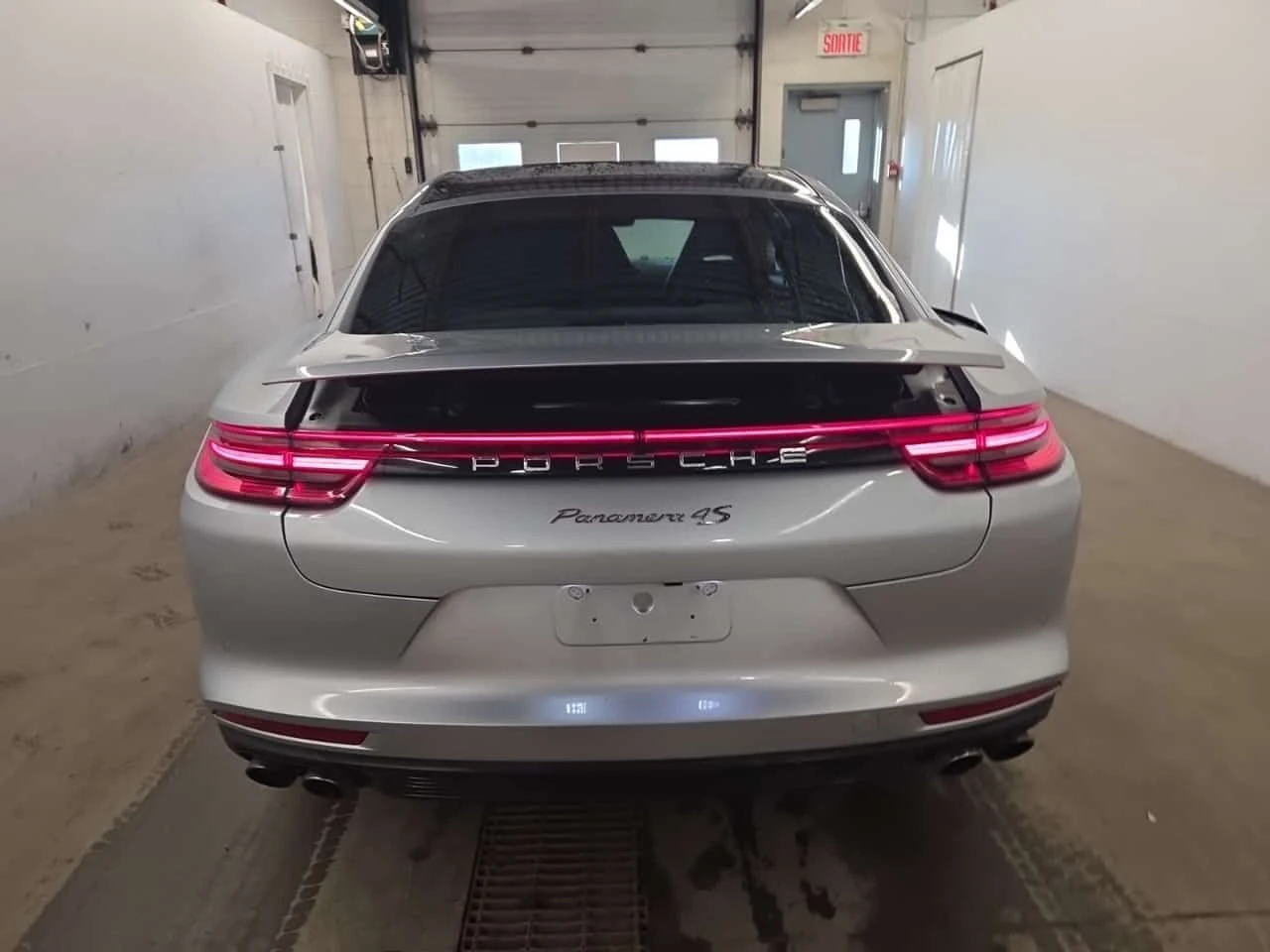 Porsche Panamera 4S | KEYLESS | ПОДГРЕВИ | CARFAX, снимка 17 - Автомобили и джипове - 53940194