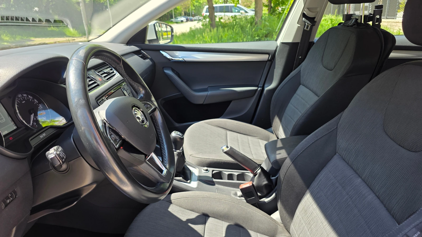 Skoda Octavia 1.6 TDI, снимка 15 - Автомобили и джипове - 54508931