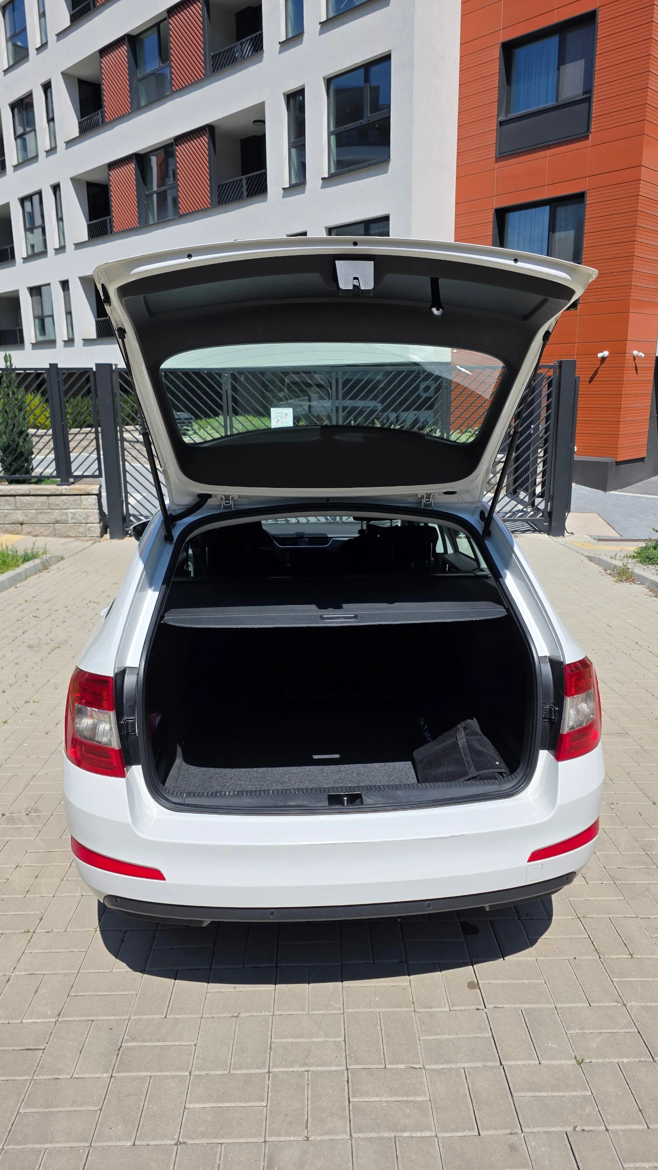 Skoda Octavia 1.6 TDI, снимка 9 - Автомобили и джипове - 54508931