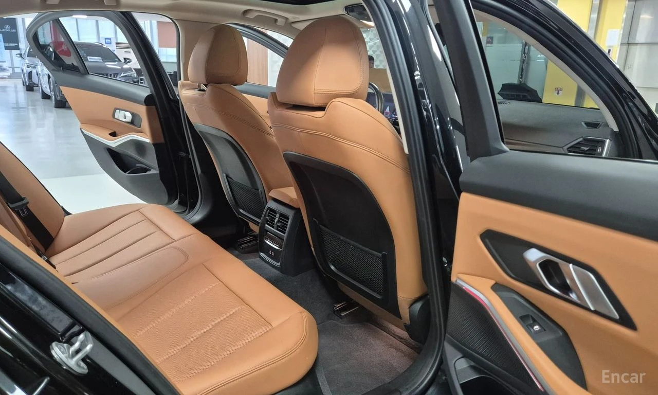 BMW 320 i DISTRONIC* ХЕДЪП* ПОДГРЕВ* AMBIENT* КРАЙНА ЦЕНА, снимка 14 - Автомобили и джипове - 54585655
