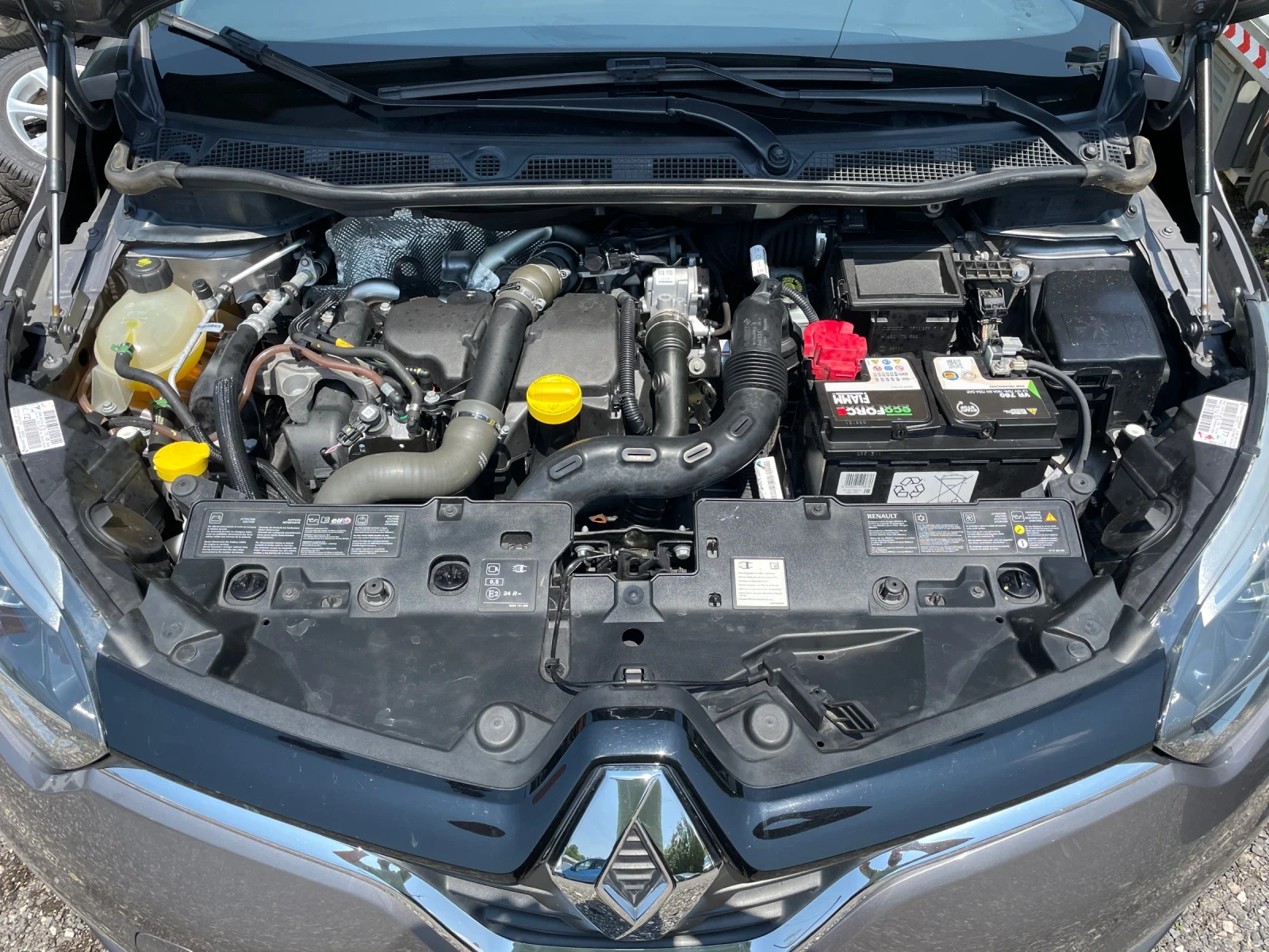 Renault Captur 2014 1.5dci 90к.с. АВТОМАТ, снимка 16 - Автомобили и джипове - 54721207