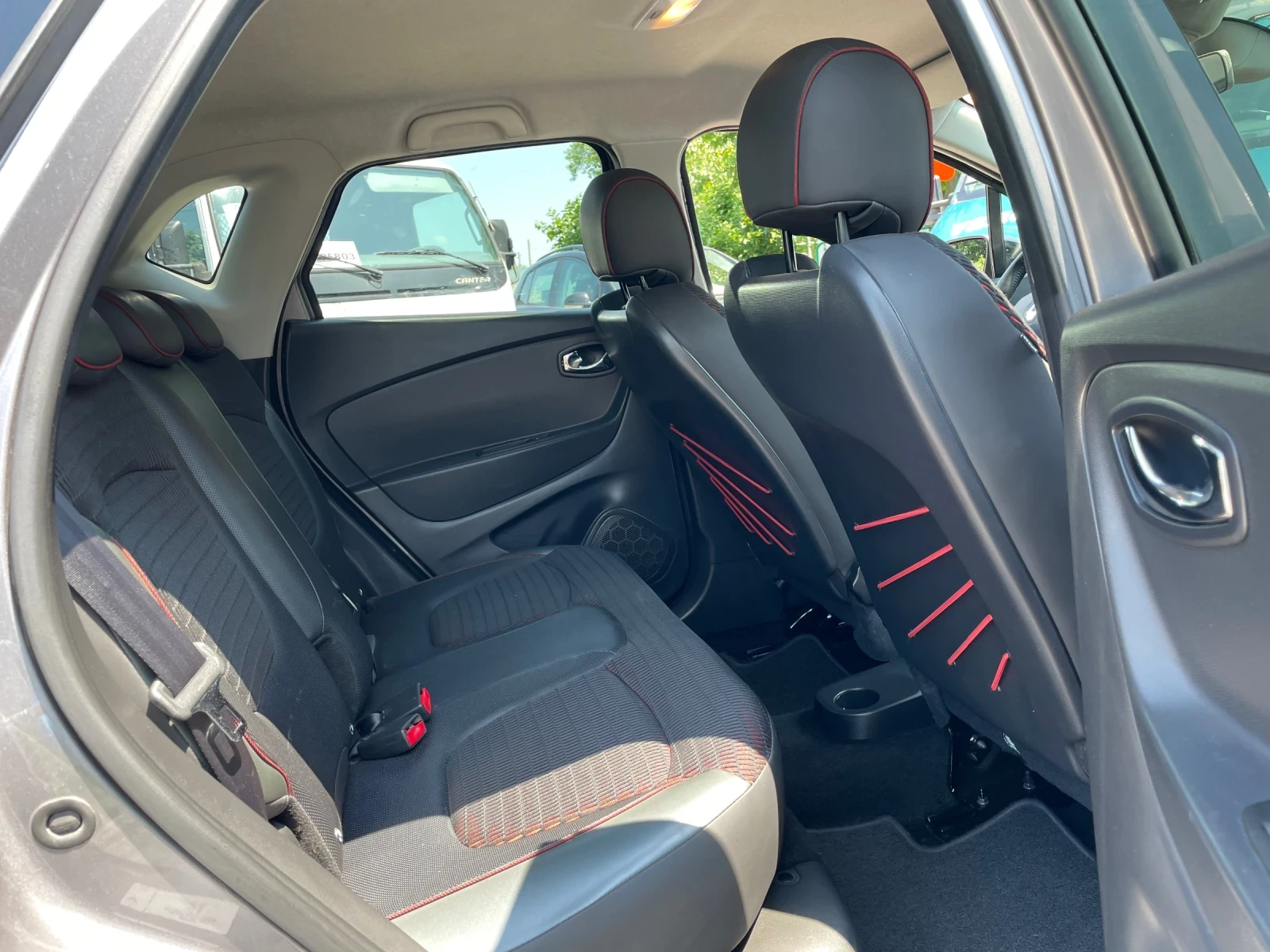 Renault Captur 2014 1.5dci 90к.с. АВТОМАТ, снимка 14 - Автомобили и джипове - 54721207