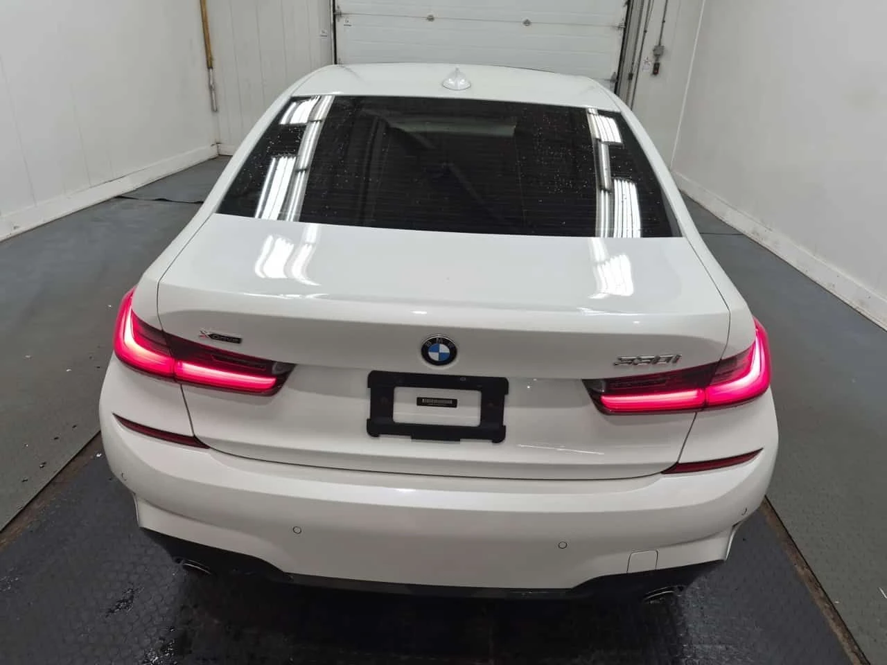 BMW 330 М ПАКЕТ/ПОДГРЕВ/ШИБЕДАХ/XDRIVE/CARFAX/ФИНАНСИРАНЕ, снимка 4 - Автомобили и джипове - 54723646