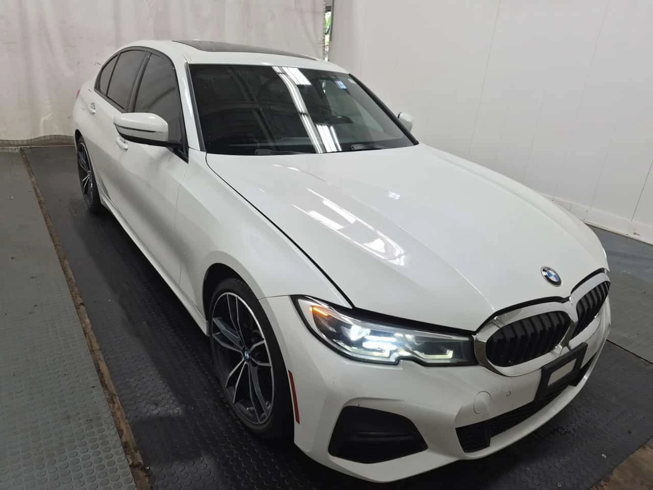 BMW 330 М ПАКЕТ/ПОДГРЕВ/ШИБЕДАХ/XDRIVE/CARFAX/ФИНАНСИРАНЕ, снимка 2 - Автомобили и джипове - 54723646