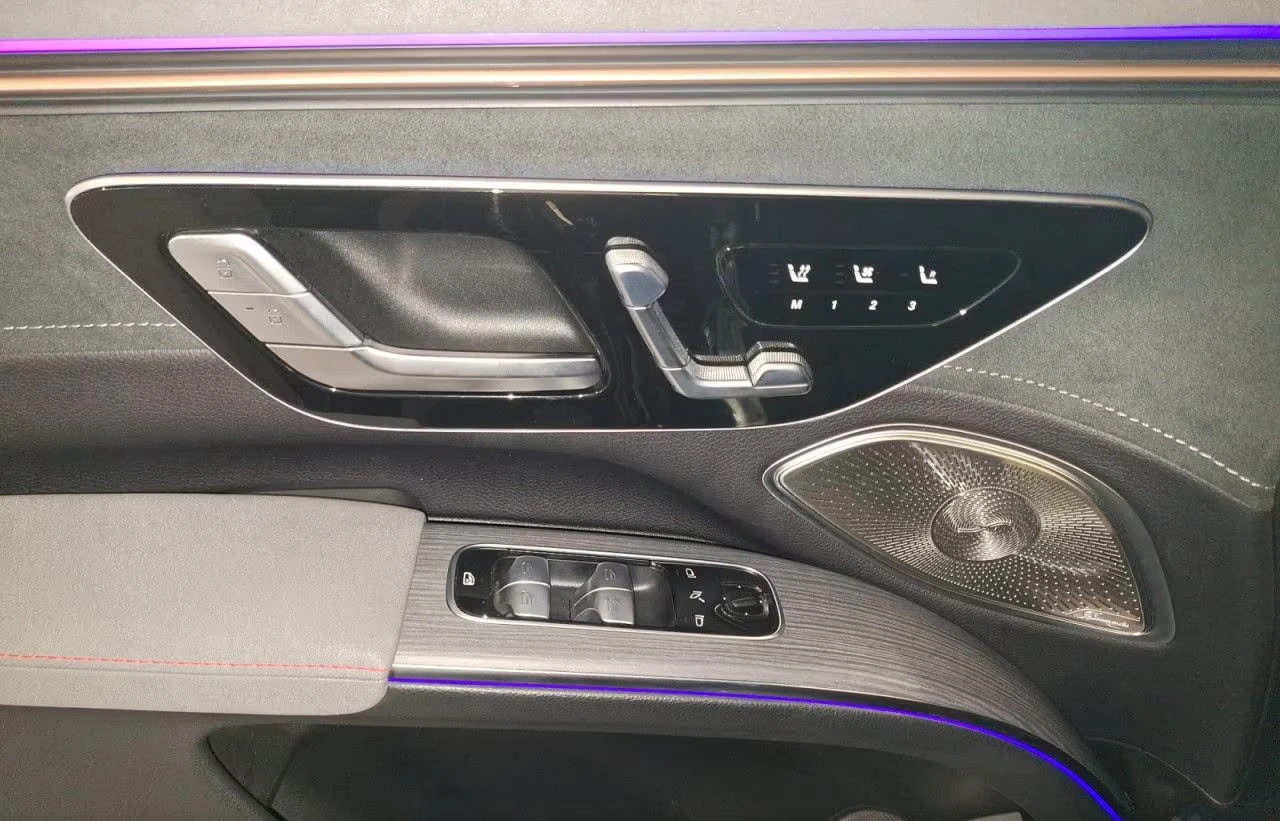 Mercedes-Benz EQS 450 SUV/360HP/4MATIC/AMG/PANO/HUD/BURM/360/575q, снимка 11 - Автомобили и джипове - 55583853