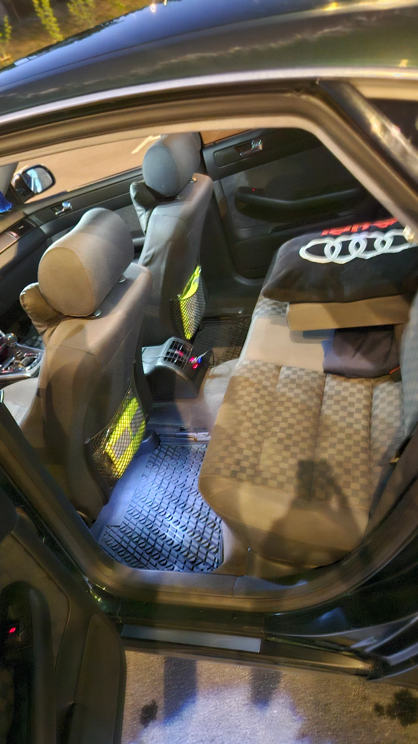 Audi A6 2.4i, снимка 10 - Автомобили и джипове - 55839304