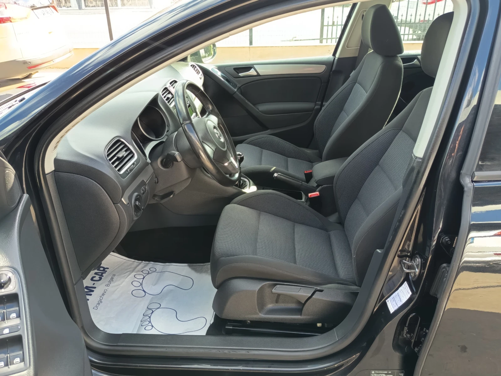 VW Golf 1.6tdi, снимка 8 - Автомобили и джипове - 56215210
