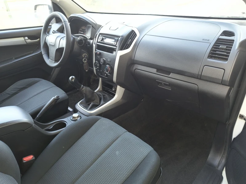 Isuzu D-max 2, 5 d.163 kc  Italia , снимка 7 - Автомобили и джипове - 48145349