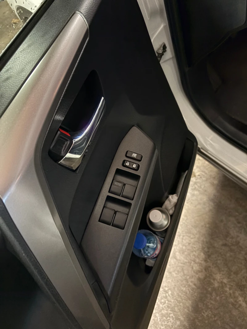 Toyota Rav4, снимка 16 - Автомобили и джипове - 52555627