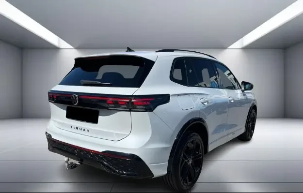 VW Tiguan 1.5 TFSIe = R-Line = Black Design Гаранция, снимка 2 - Автомобили и джипове - 54454829
